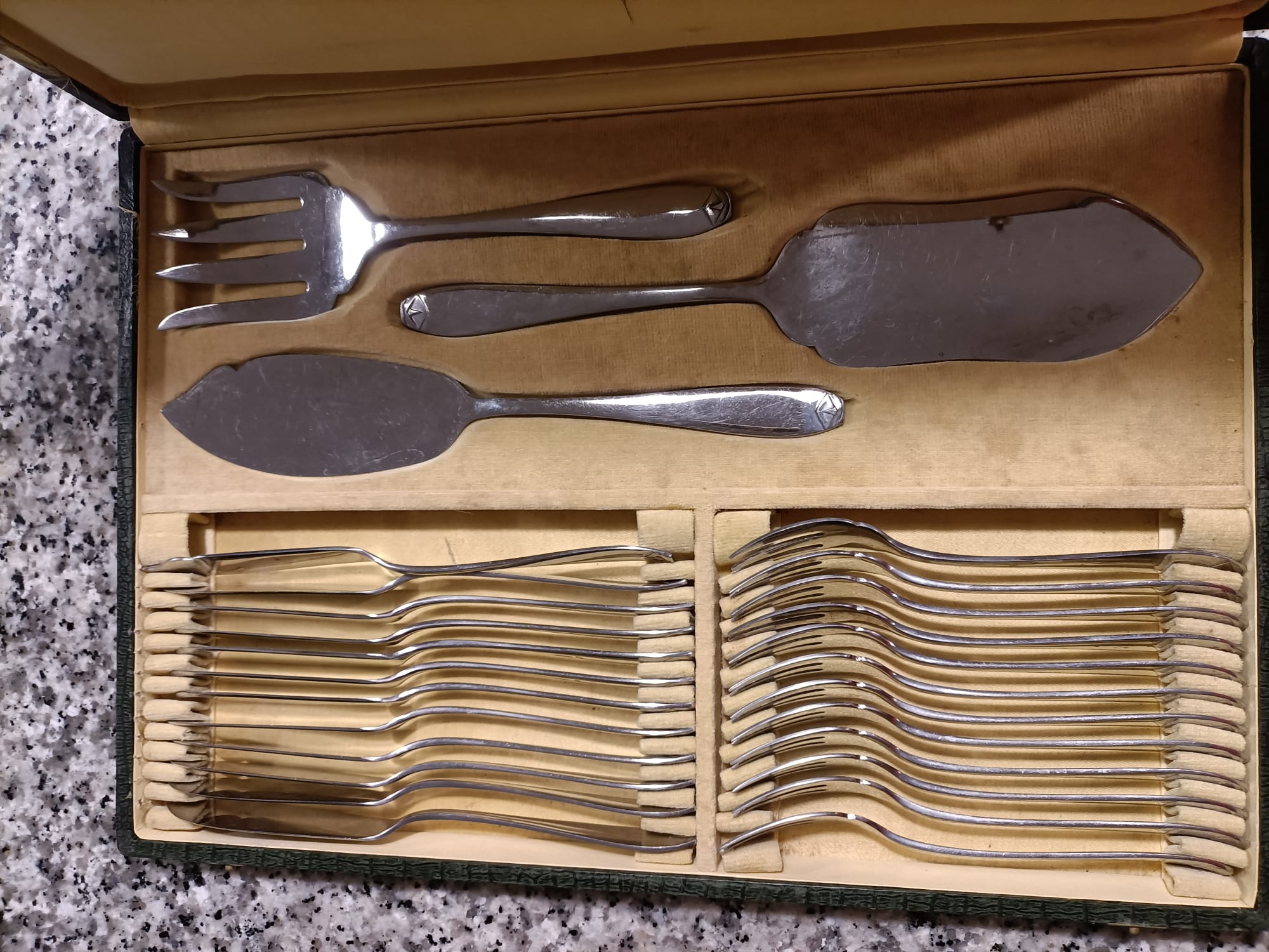 Ménagère de couverts à poisson en inox Art Déco