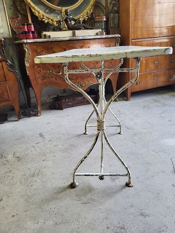 Table de jardin en metal et bois