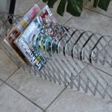 Expandable metal magazine rack