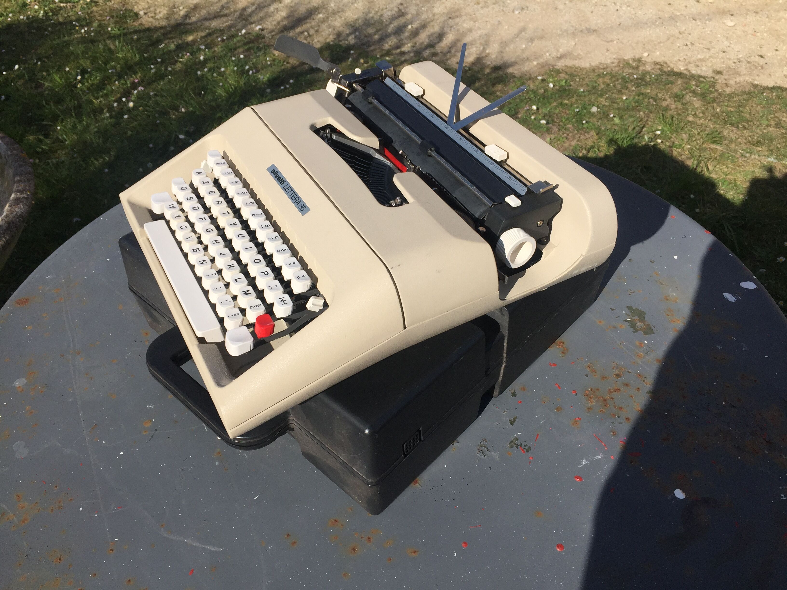 Typewriter Olivetti Lettera 35 design Mario Bellini