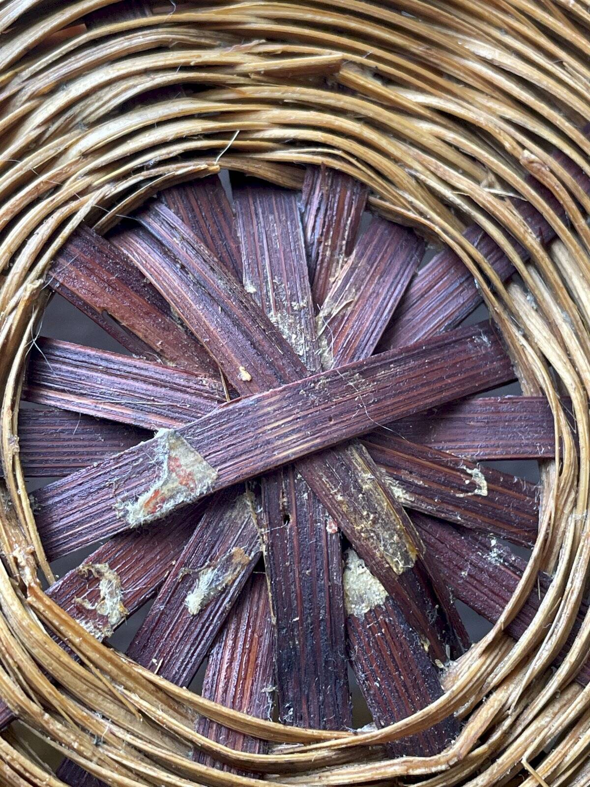 Bicolour wicker basket