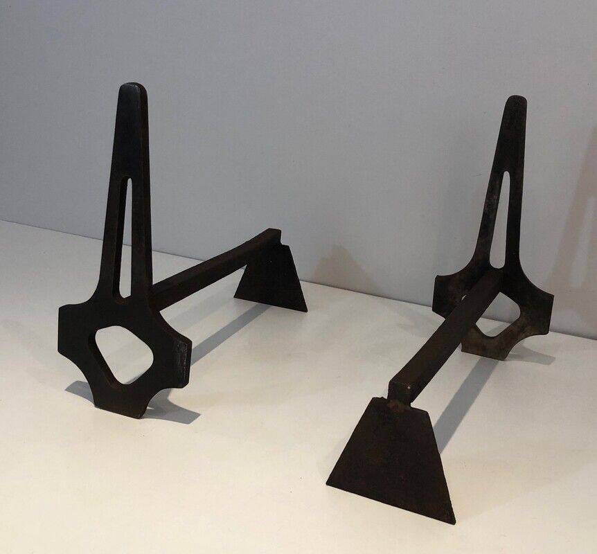 Paire de chenets modernistes en acier et fer forgé