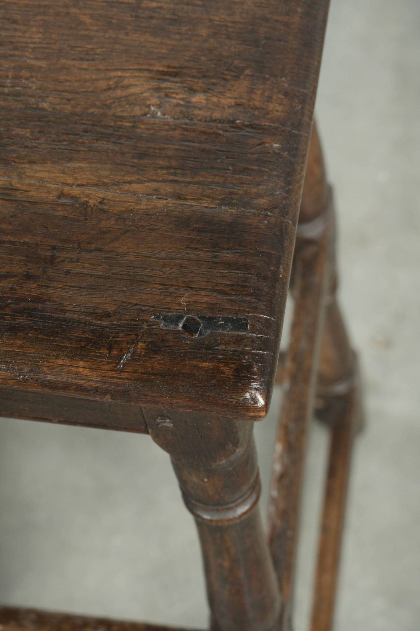 Tabouret en chêne anglais ancien / tabouret à joints du XVIIIe siècle