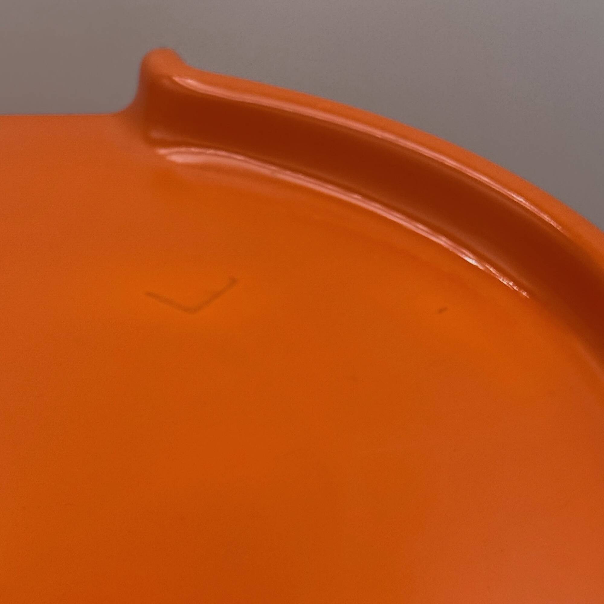 3 tables orange Giotto Stoppino pour Kartell, années 1960