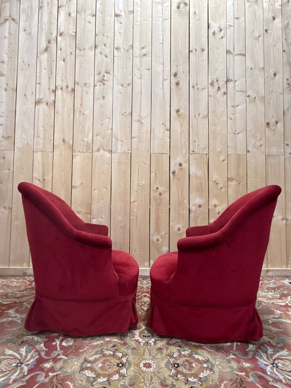 Paire de fauteuils crapauds en velours rouge bordeaux - Style Napoléon III