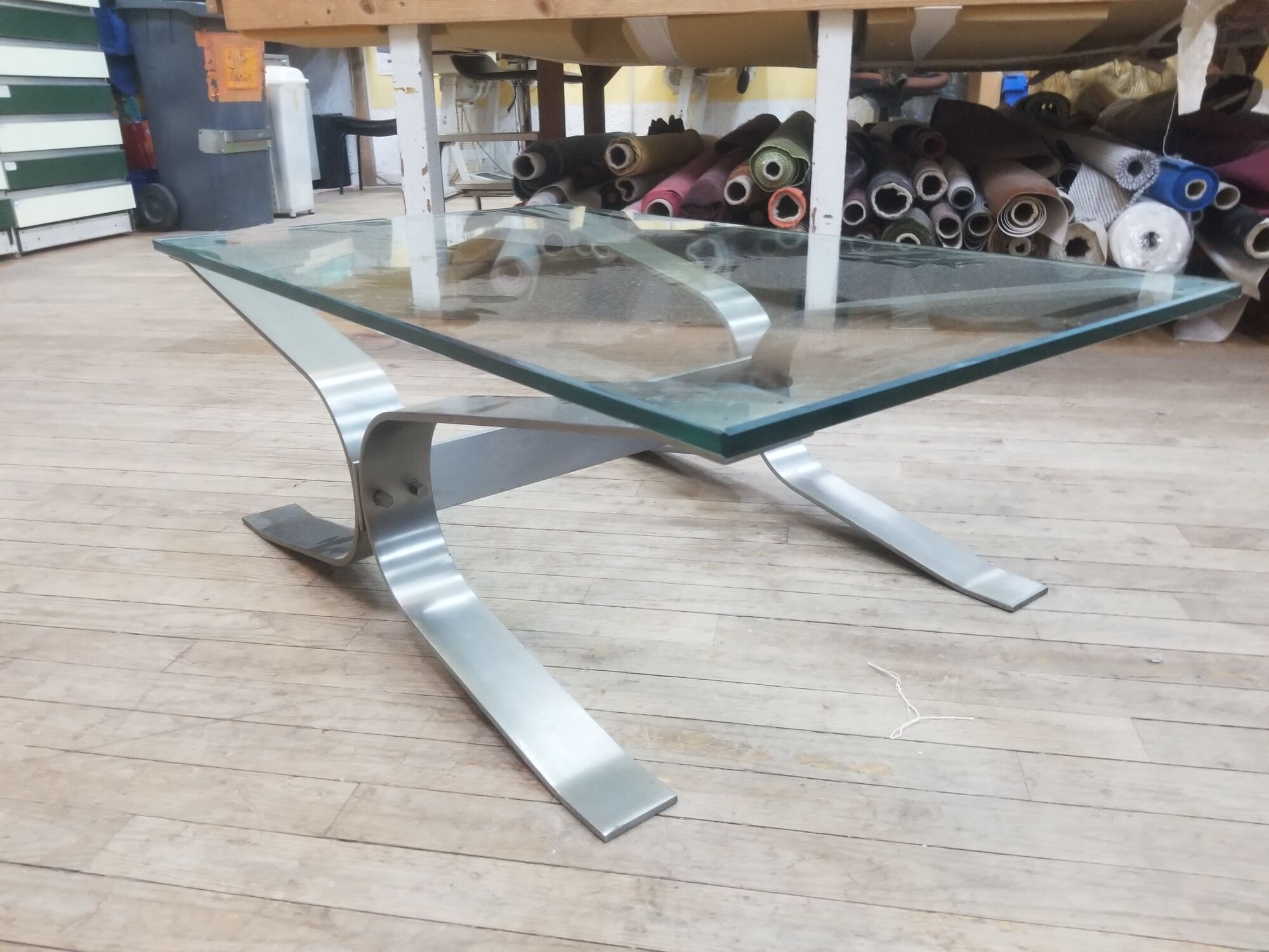 Vintage brushed steel coffee table and thick glass top - italian design