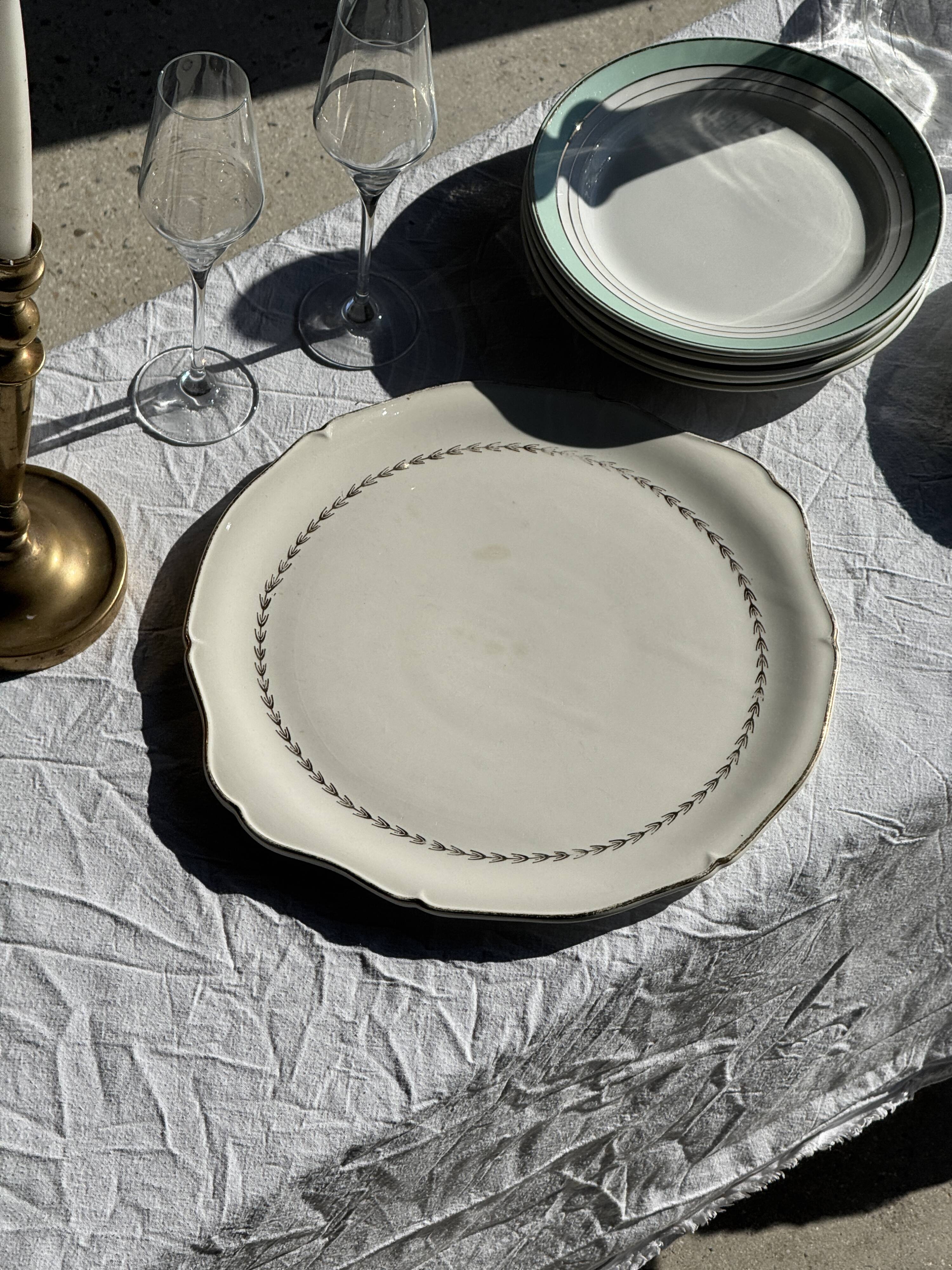 Set of 8 antique turquoise deep plates with a gold rim D22.5