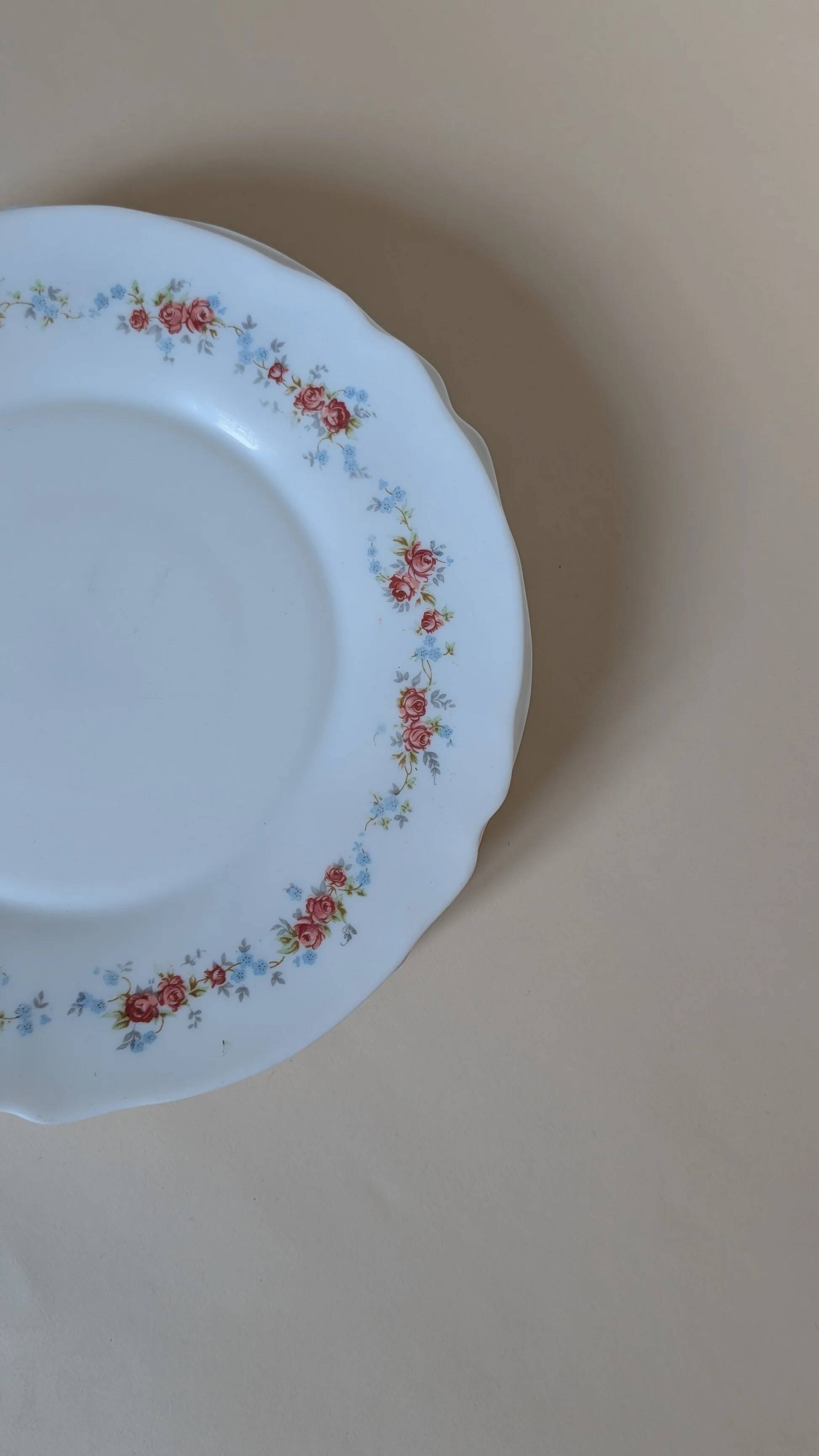 8 assiettes plates