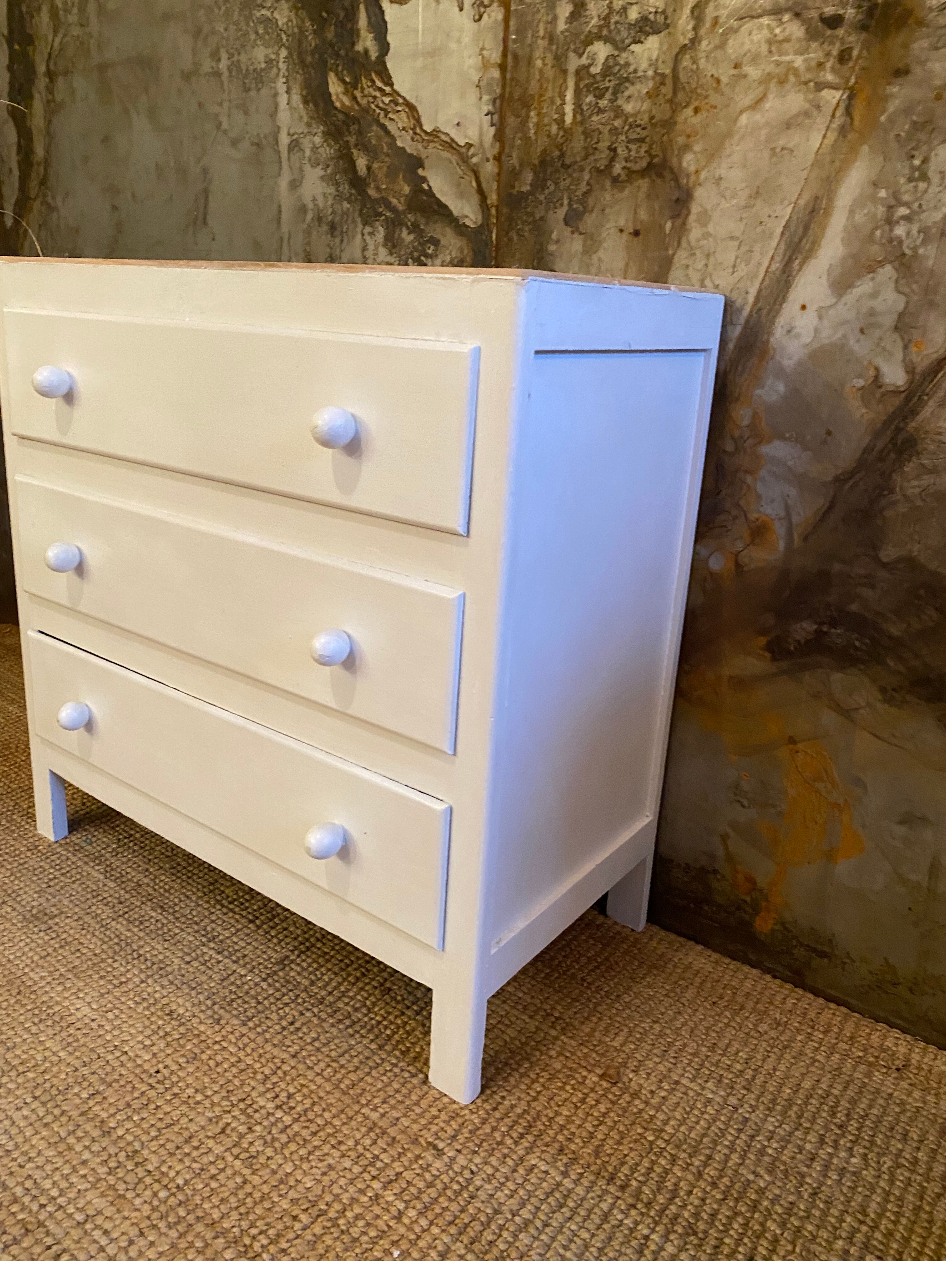 Chest of drawers raw wood & chalk white