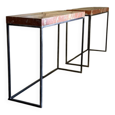 Paire de consoles contemporaines en marbre et métal