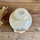 Suspension globe en verre opaline fleuri