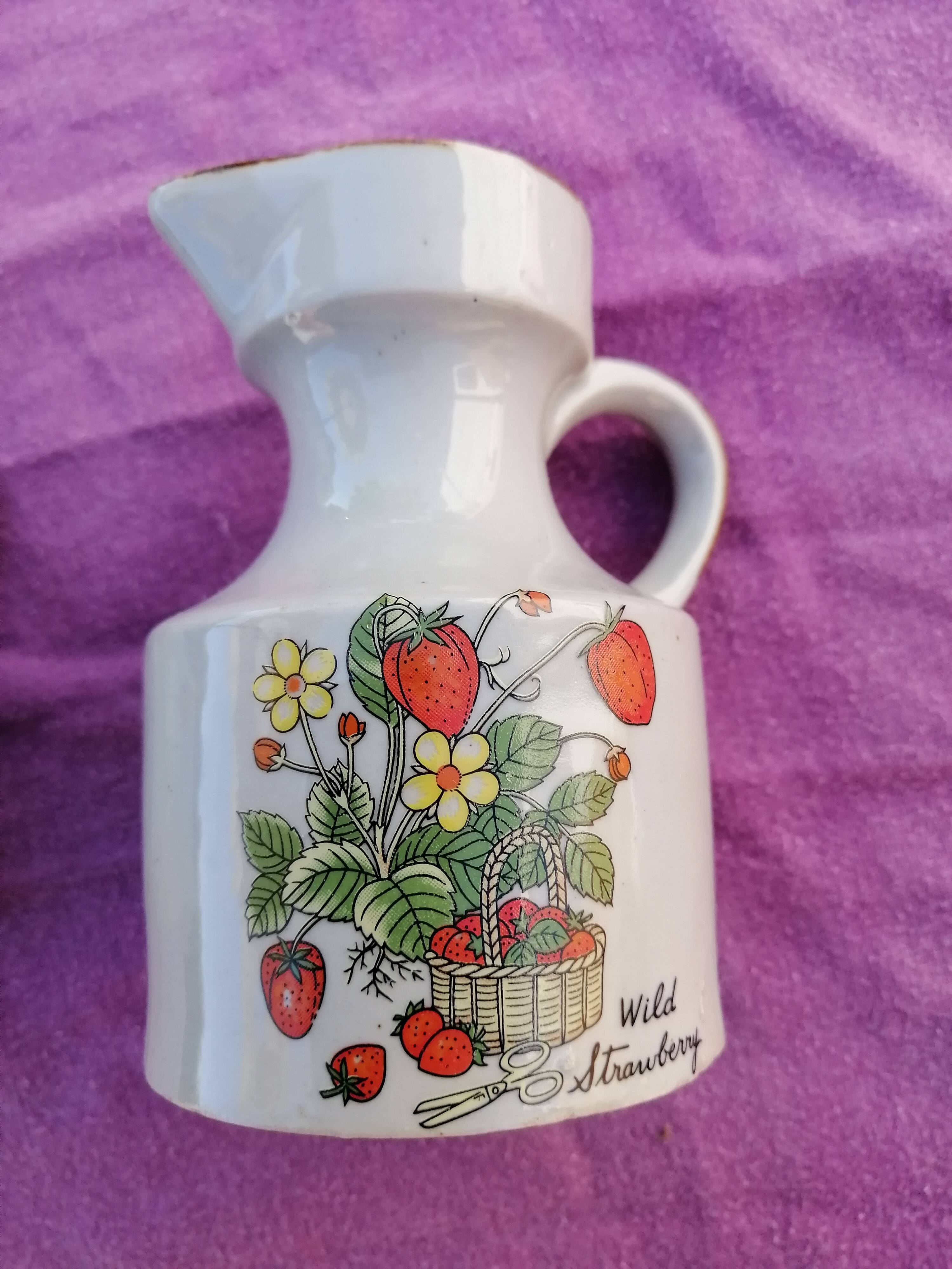 Set oil vinegar salt pepper mustard in ceramic