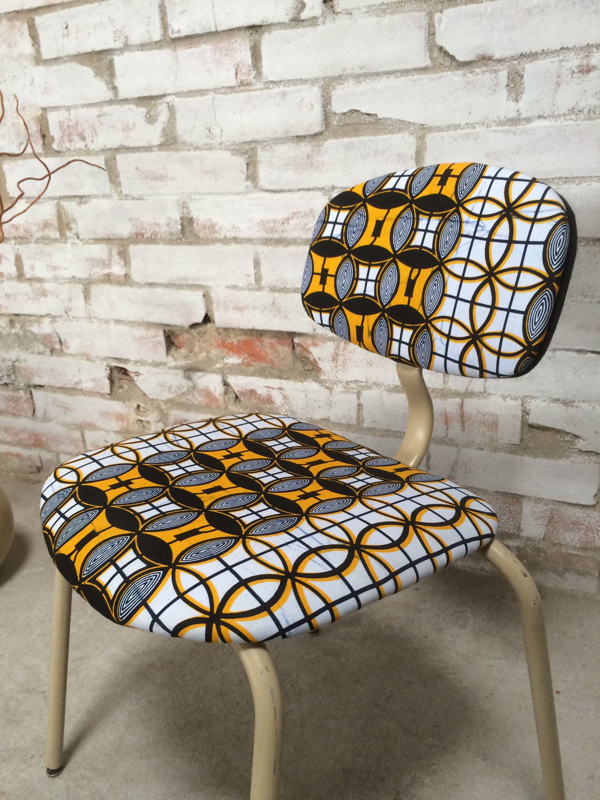 Chaise vintage strafor tubulaire revisité ethnique avec du wax