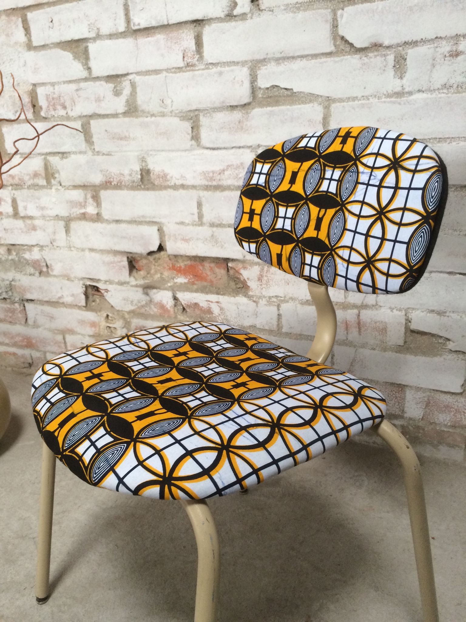 Vintage ethnic strafor tubular chair revisited with wax