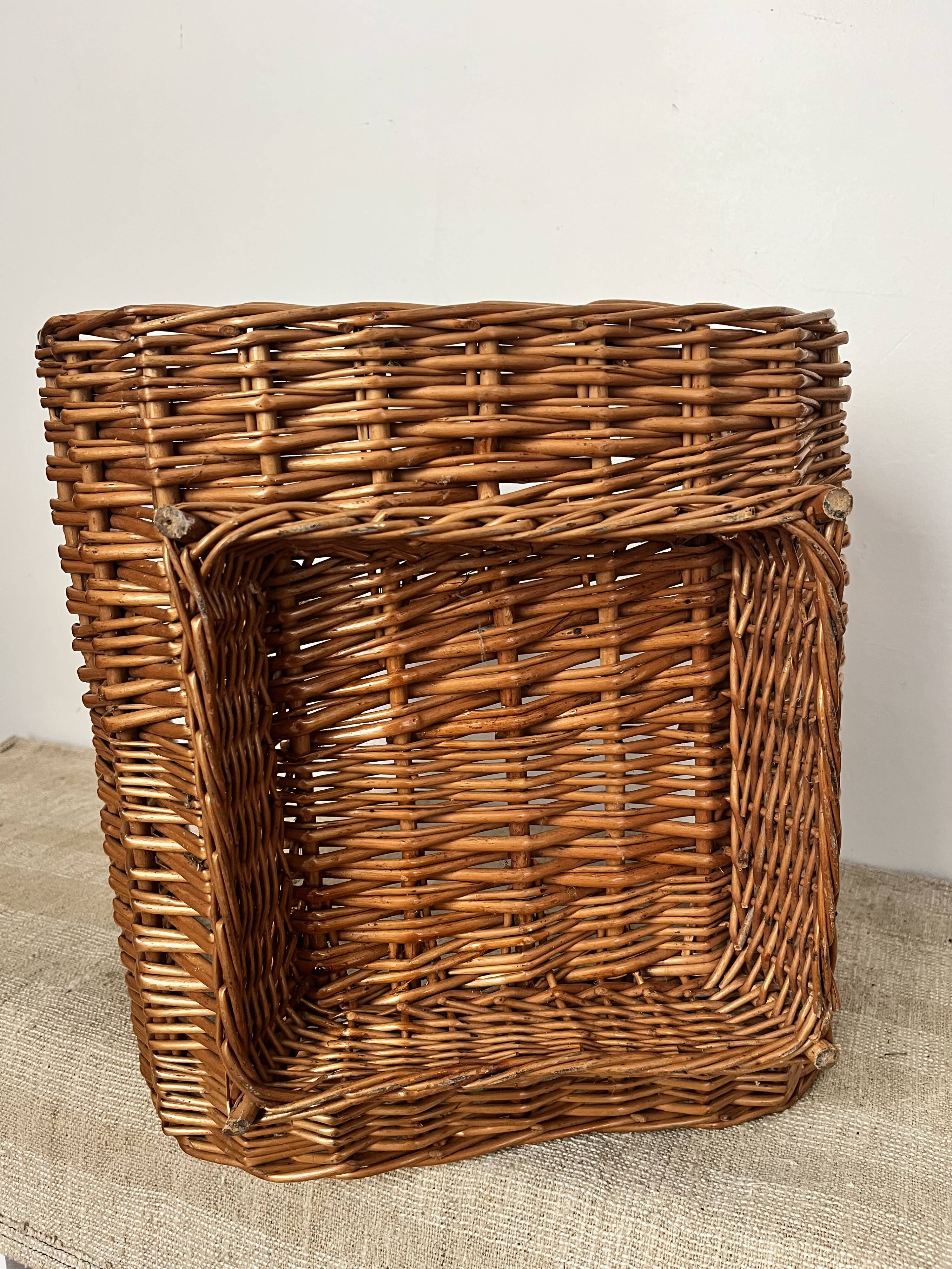 Log basket, woven wicker