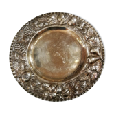 Plat argent massif repoussé poinçons minerve 950/1000
