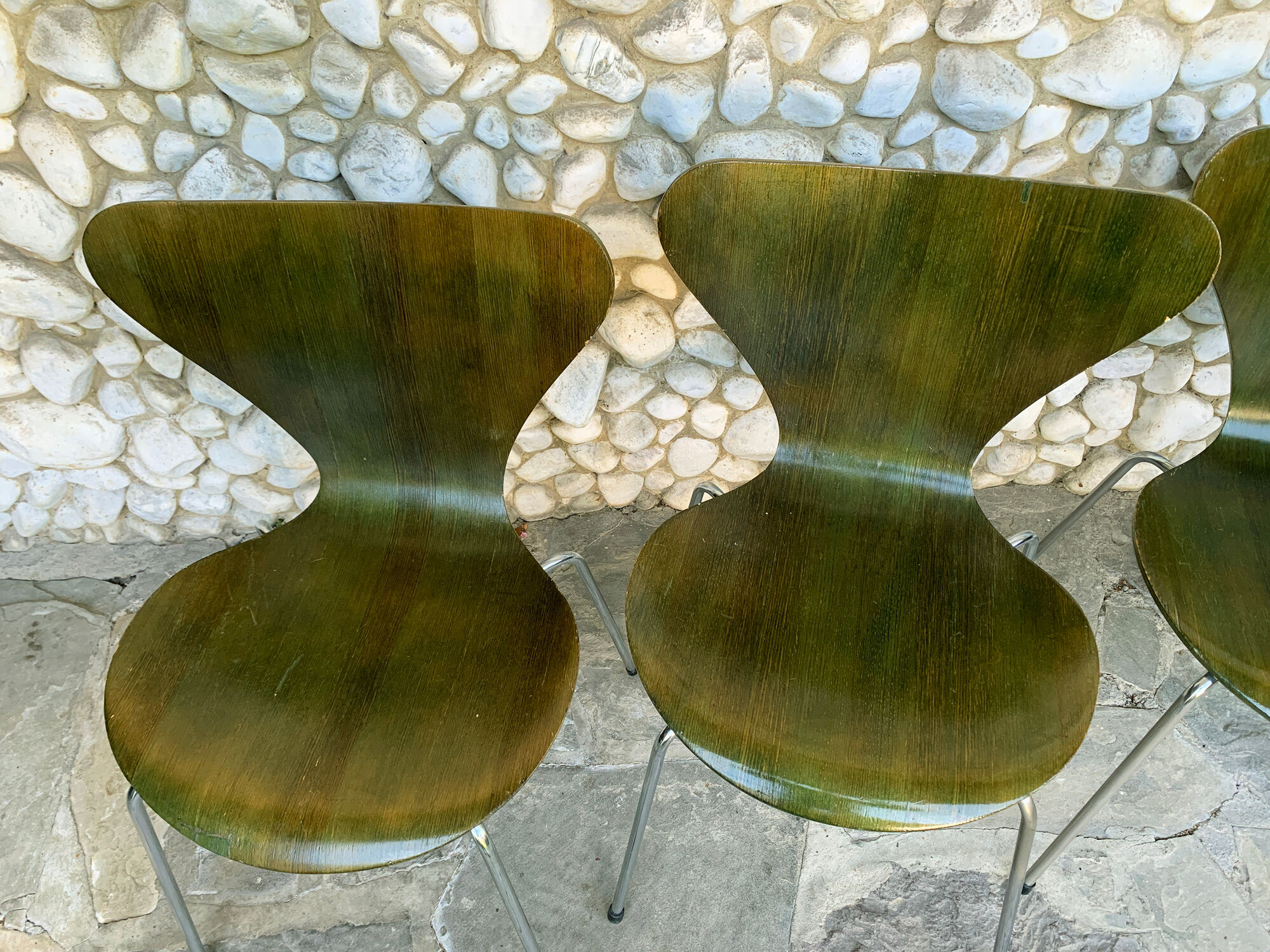 Suite of 4 chairs 3107 olive color, series 7 Arne Jacobsen for Fritz Hansen 1978