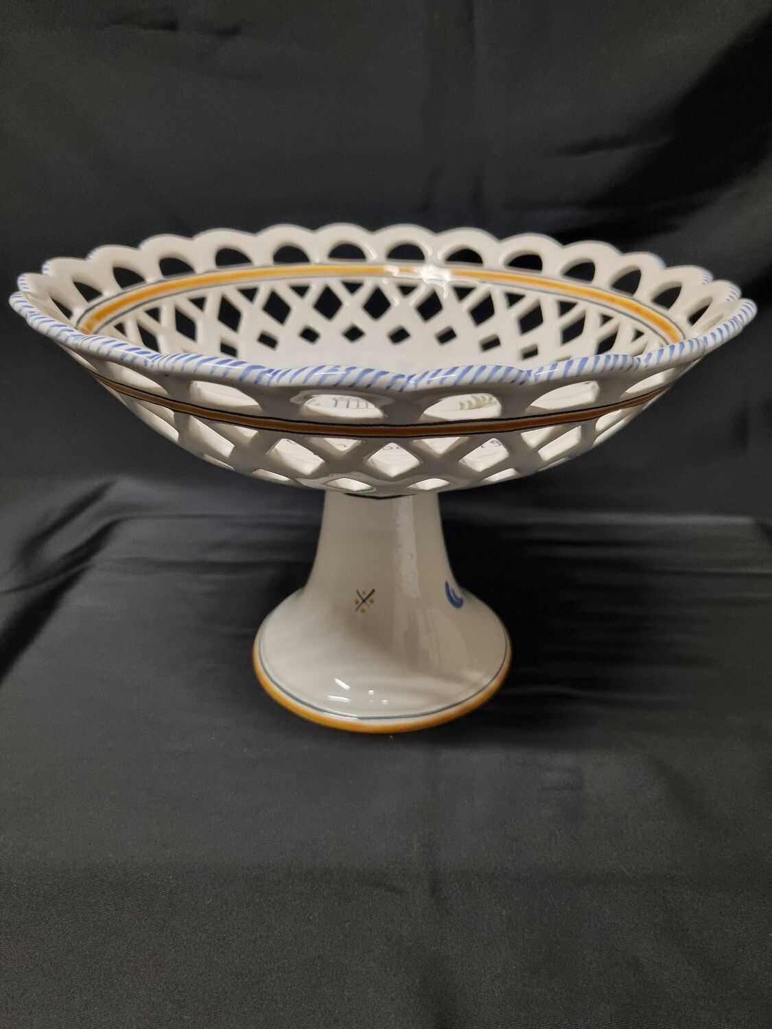 Nevers pedestal bowl