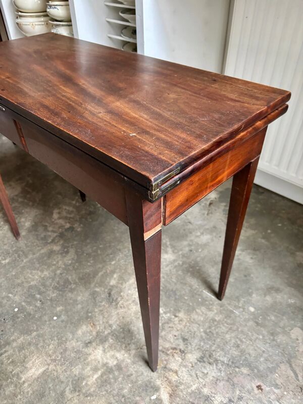 Table pliante, console en bois foncé