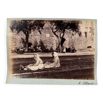 Photo album mounted on cardboard of two women in Collioure, 19th century.