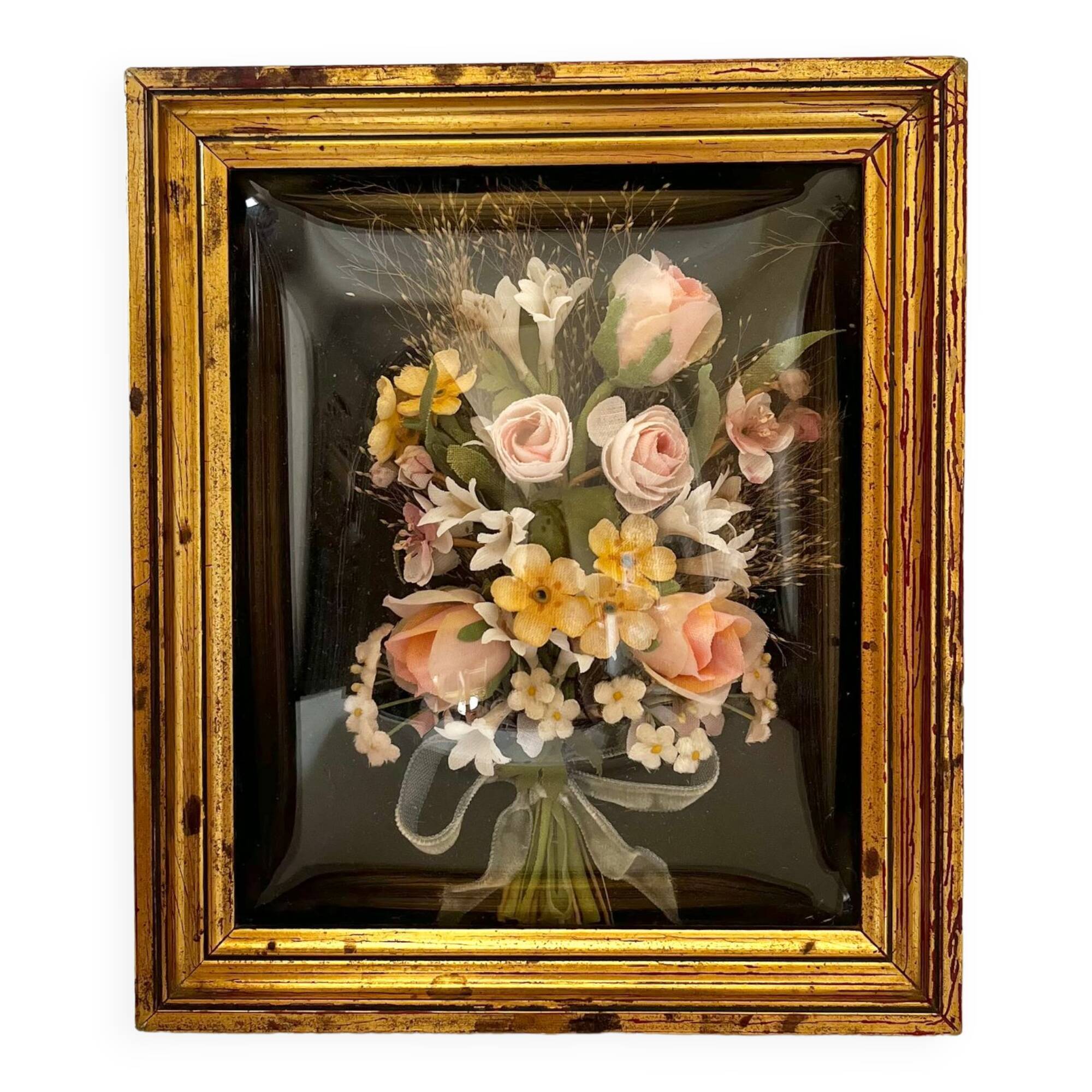 Ancien cadre bombé de fleurs avec plumes, signé Ryler, vintage