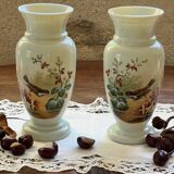 Paire de vases 19e en verre opaline signés