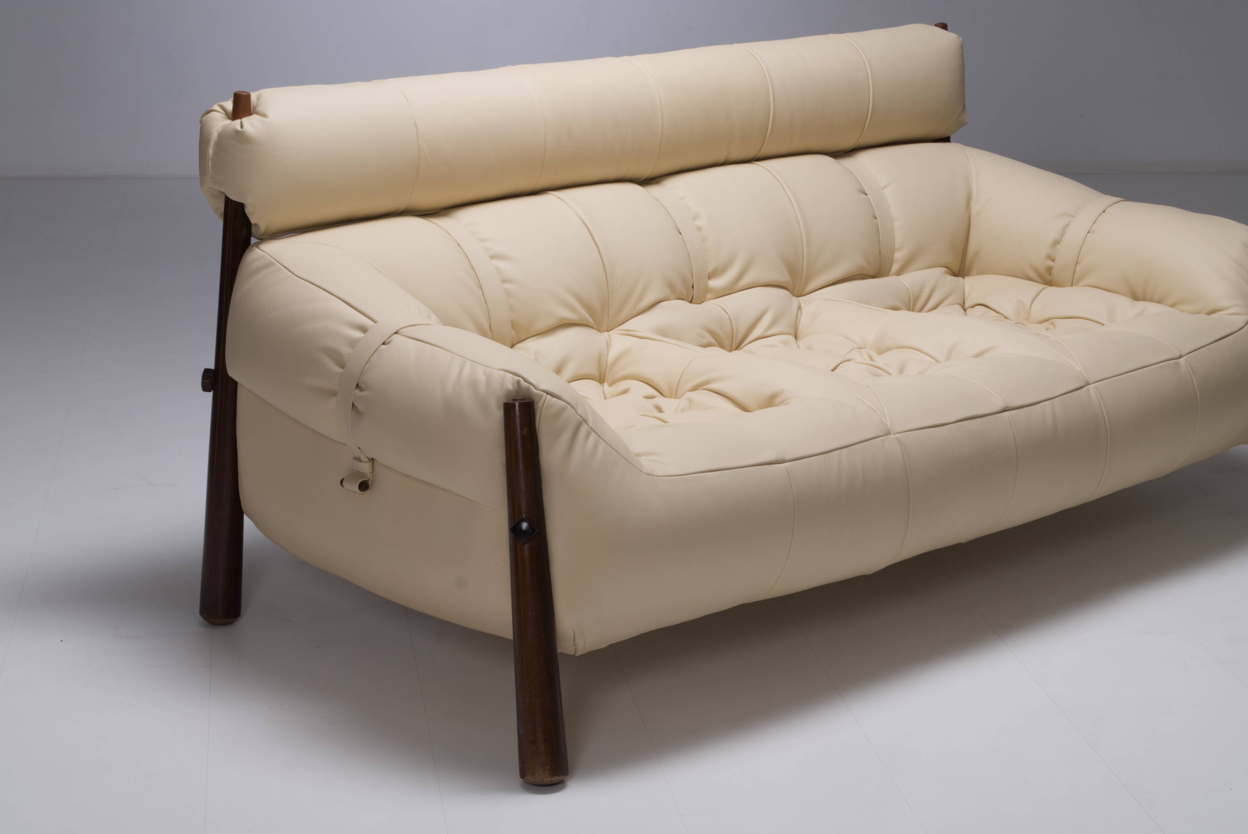 MP81 sofa by Percival Lafer