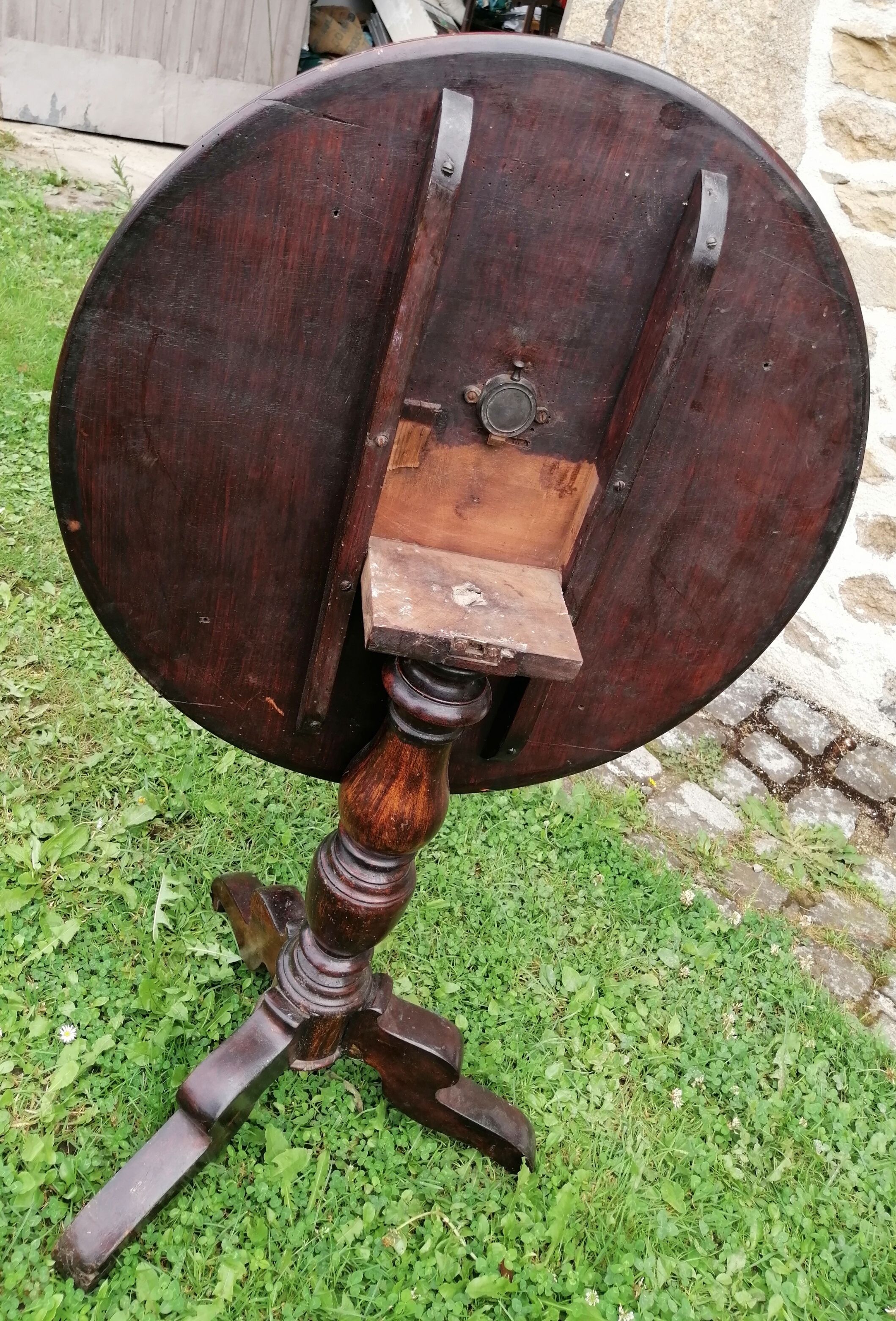 Folding wooden pedestal table