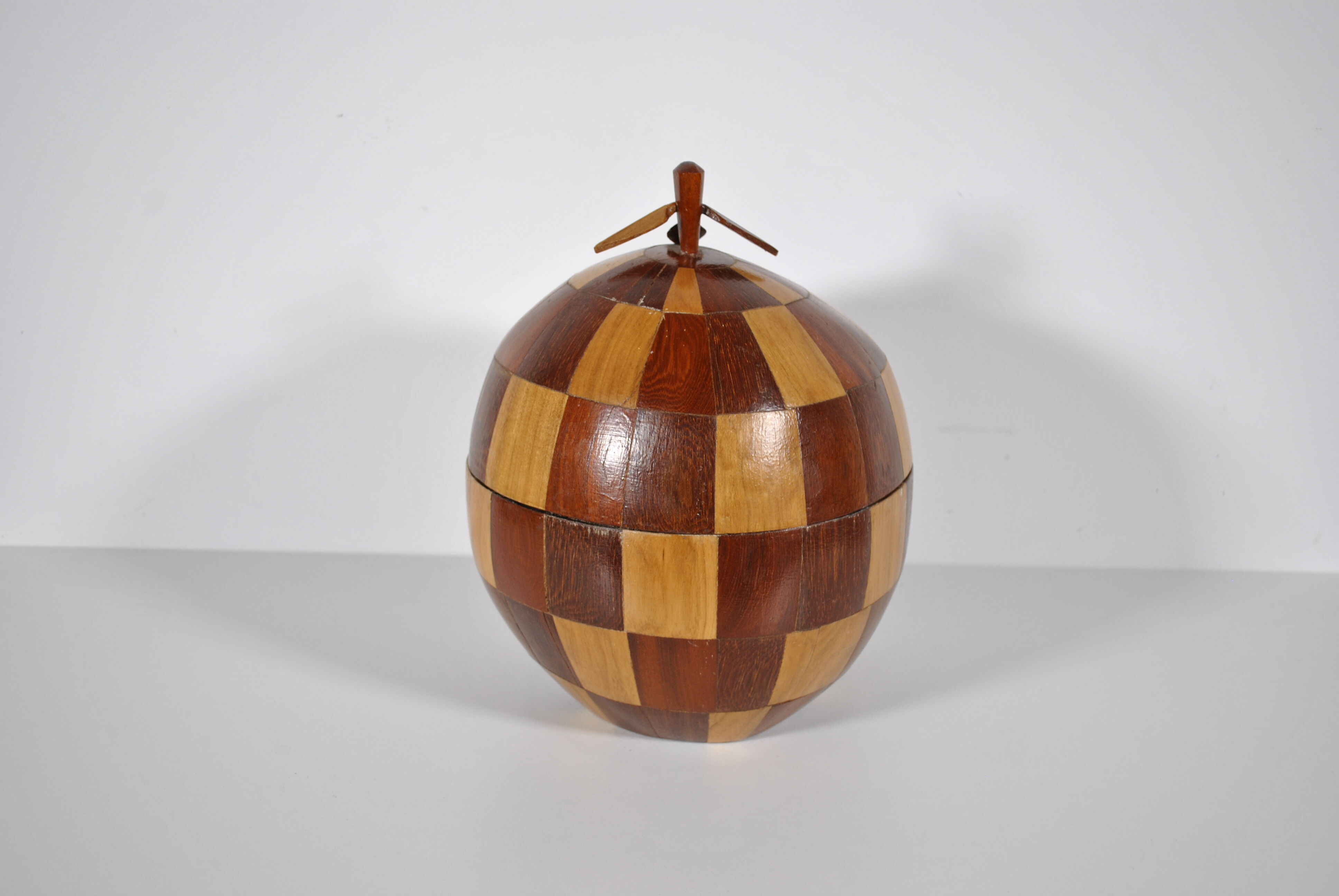 Coconut ice bucket in marquetry 1970