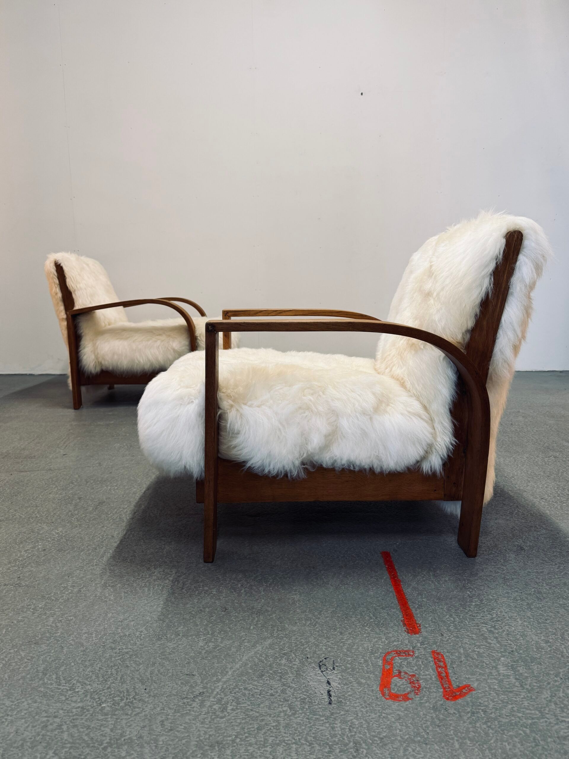 Fauteuils en peau de mouton Art Déco