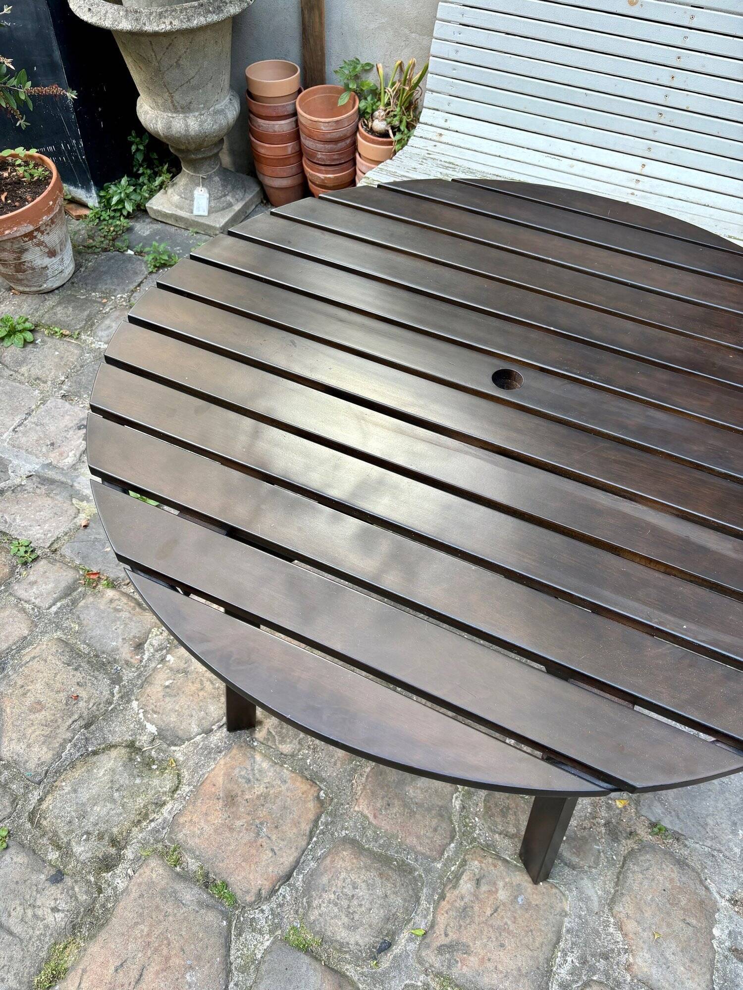 EMU dark wood garden furniture set - 2 folding armchairs and 1 table