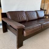 Brutalist sofa in brown leather by Harry de Groot for Leolux, 1970.