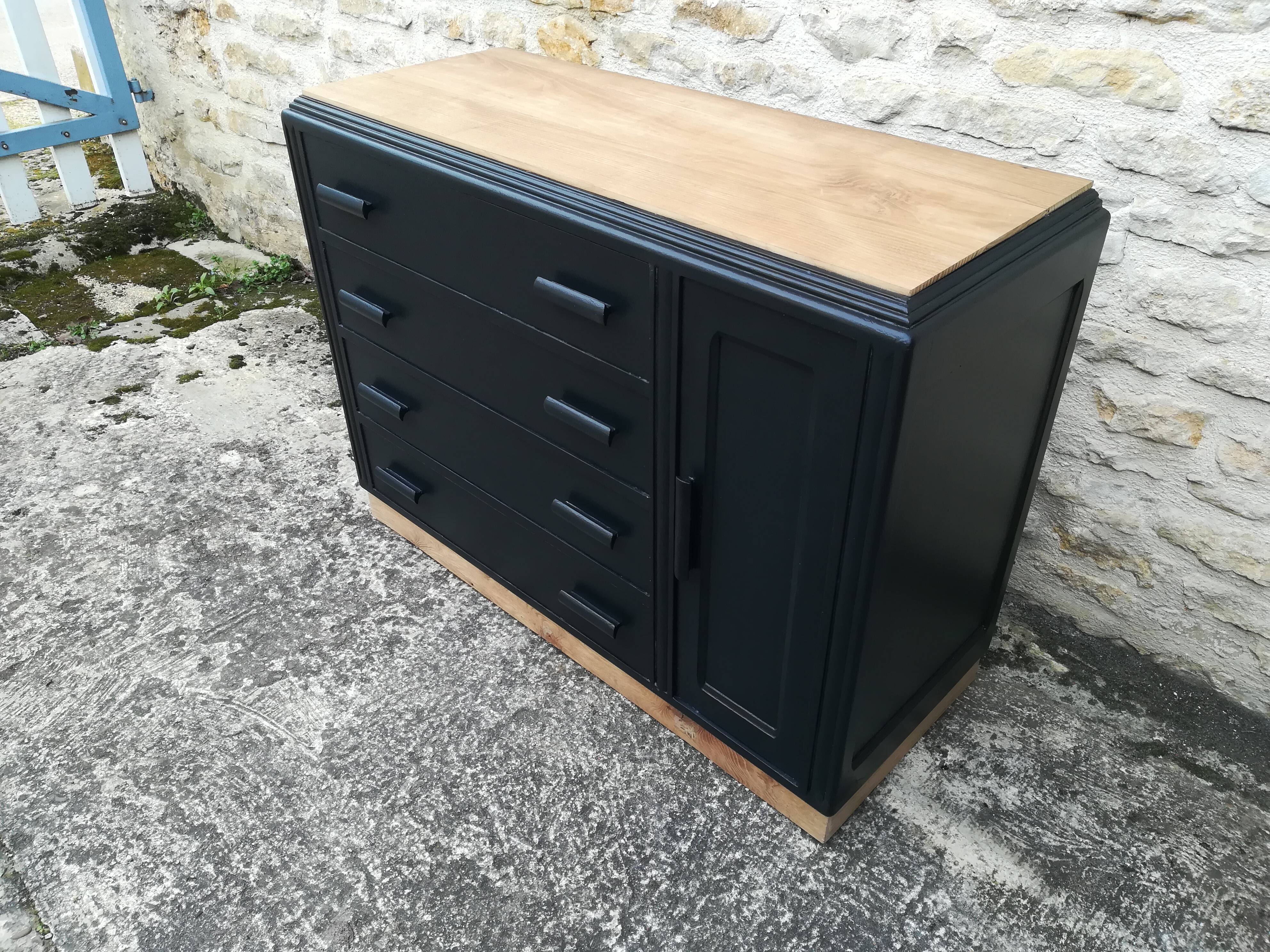 Vintage chest of drawers