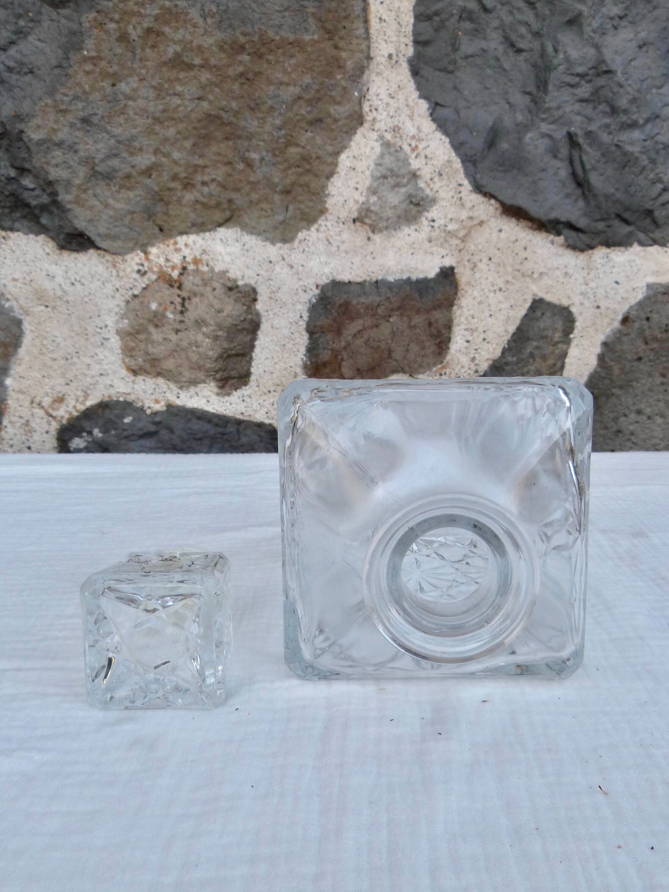 Glass whisky decanter