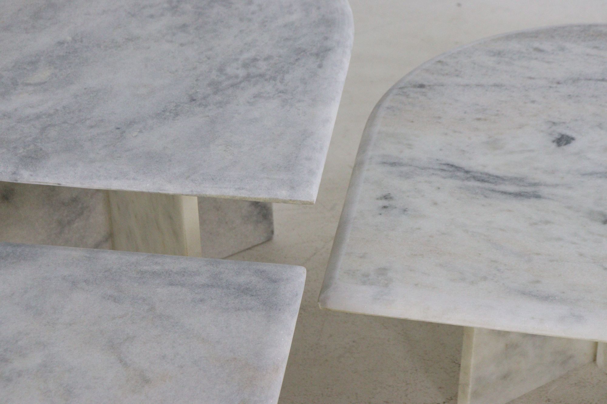 Ensemble de 3 tables d'appoint en marbre en forme de goutte d'eau, table basse vintage.