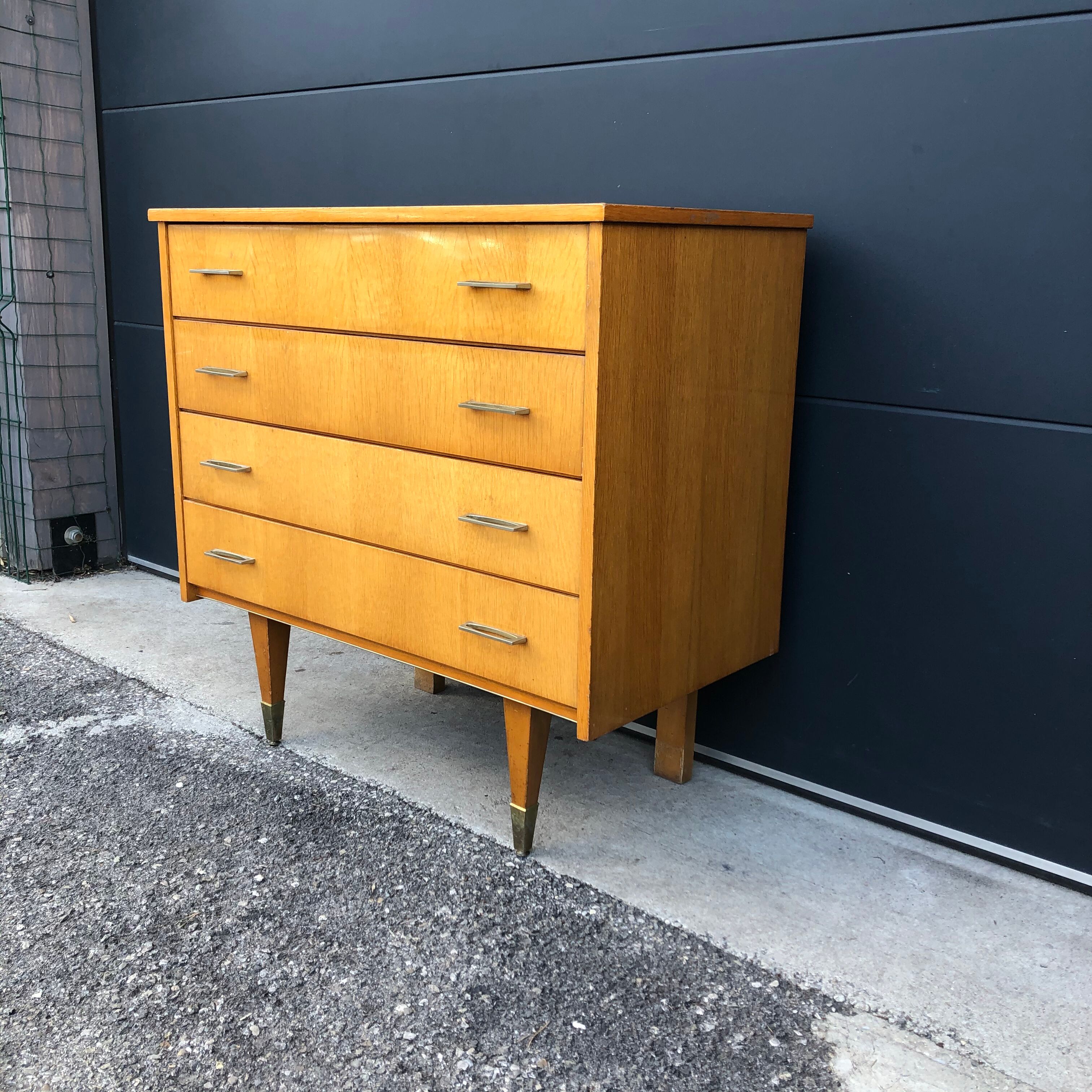 Chest of drawers compass feet