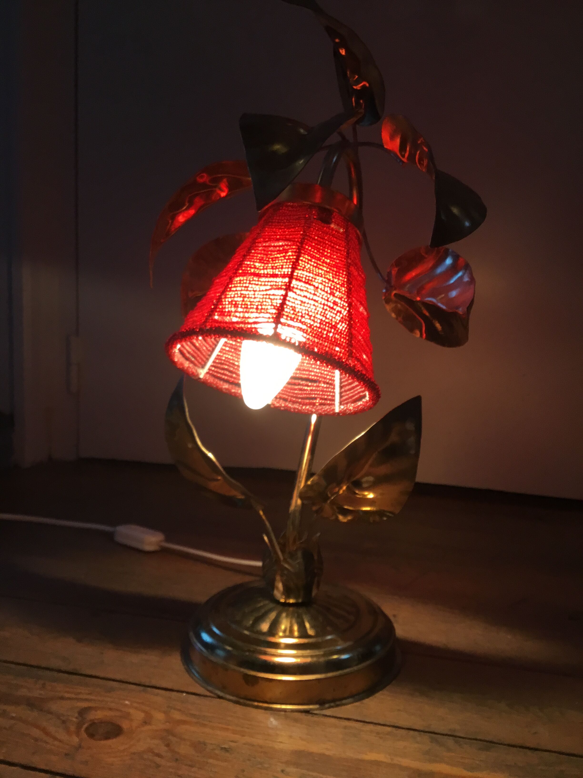 Floor lamp in gold metal