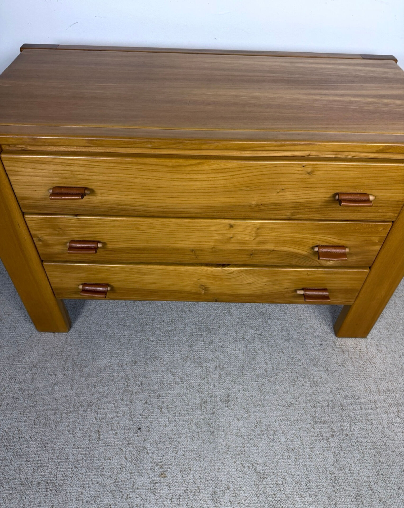 Elm chest of drawers - Regain house -