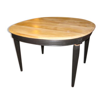 Table à allonges, en noyer et peinte