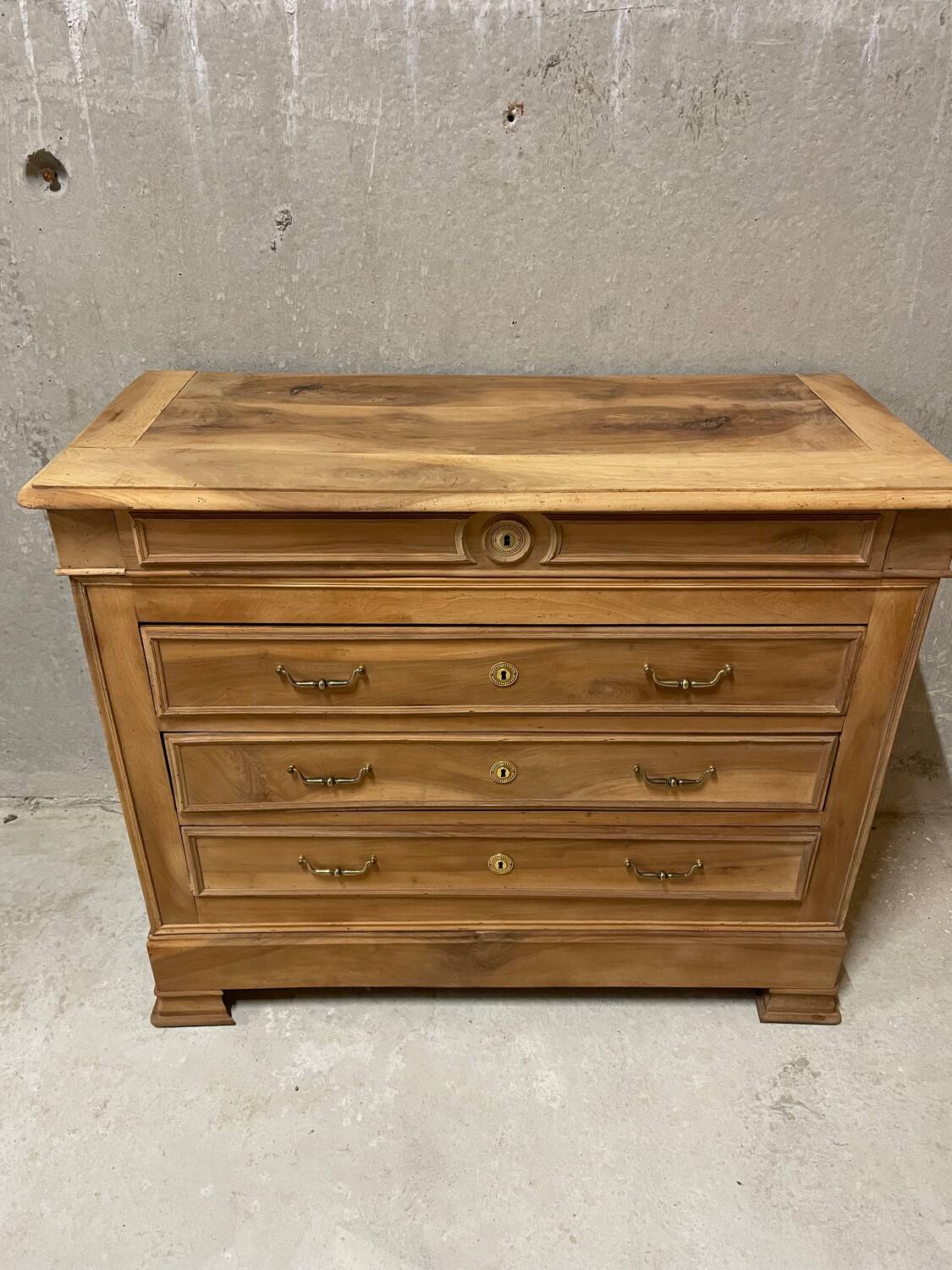 Solid wood airbrushed chest of drawers