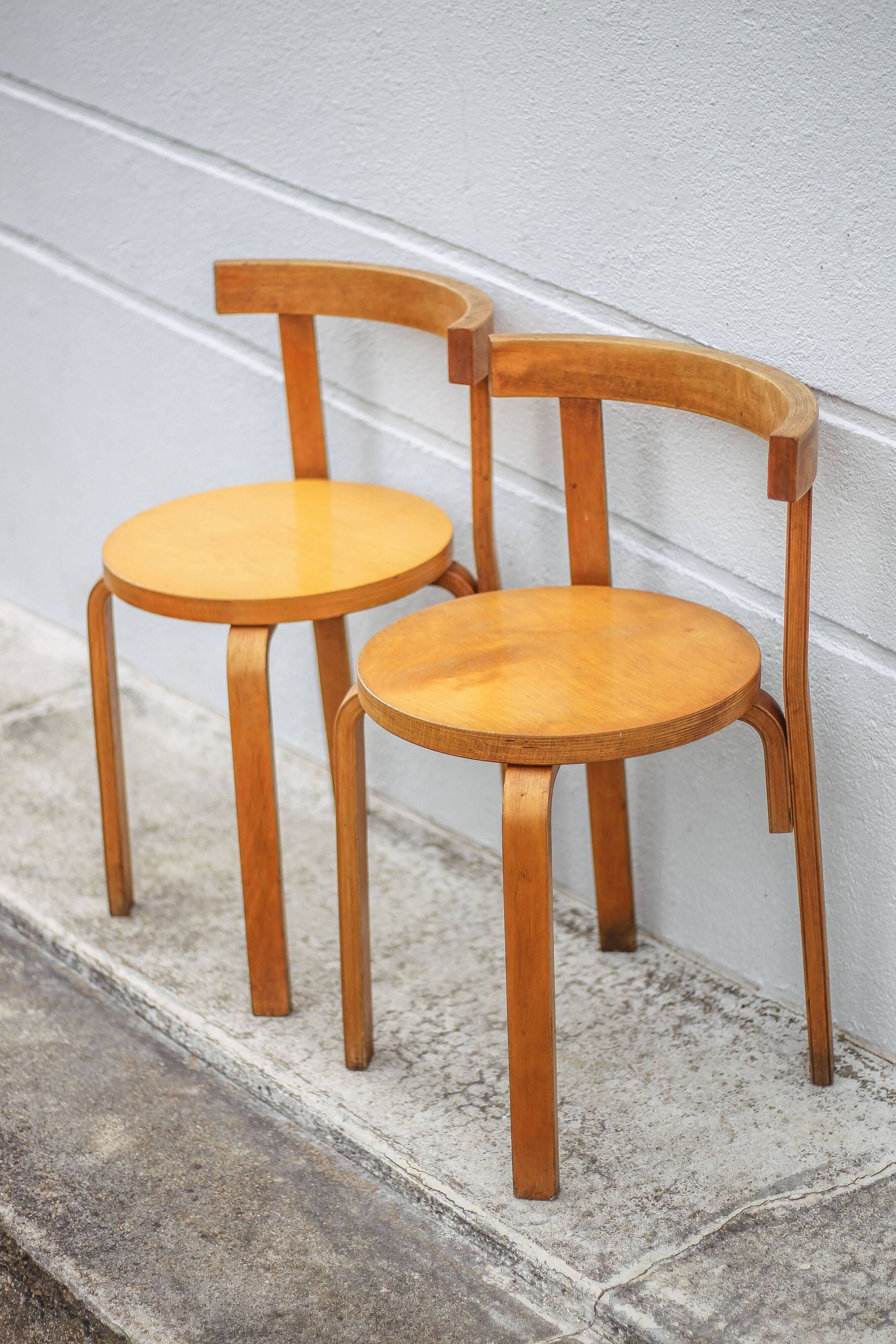 Set of 2 Alvar aalto bentwood chairs model 68, Artek Finland