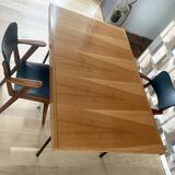 Extendable table designed by Alain Richard