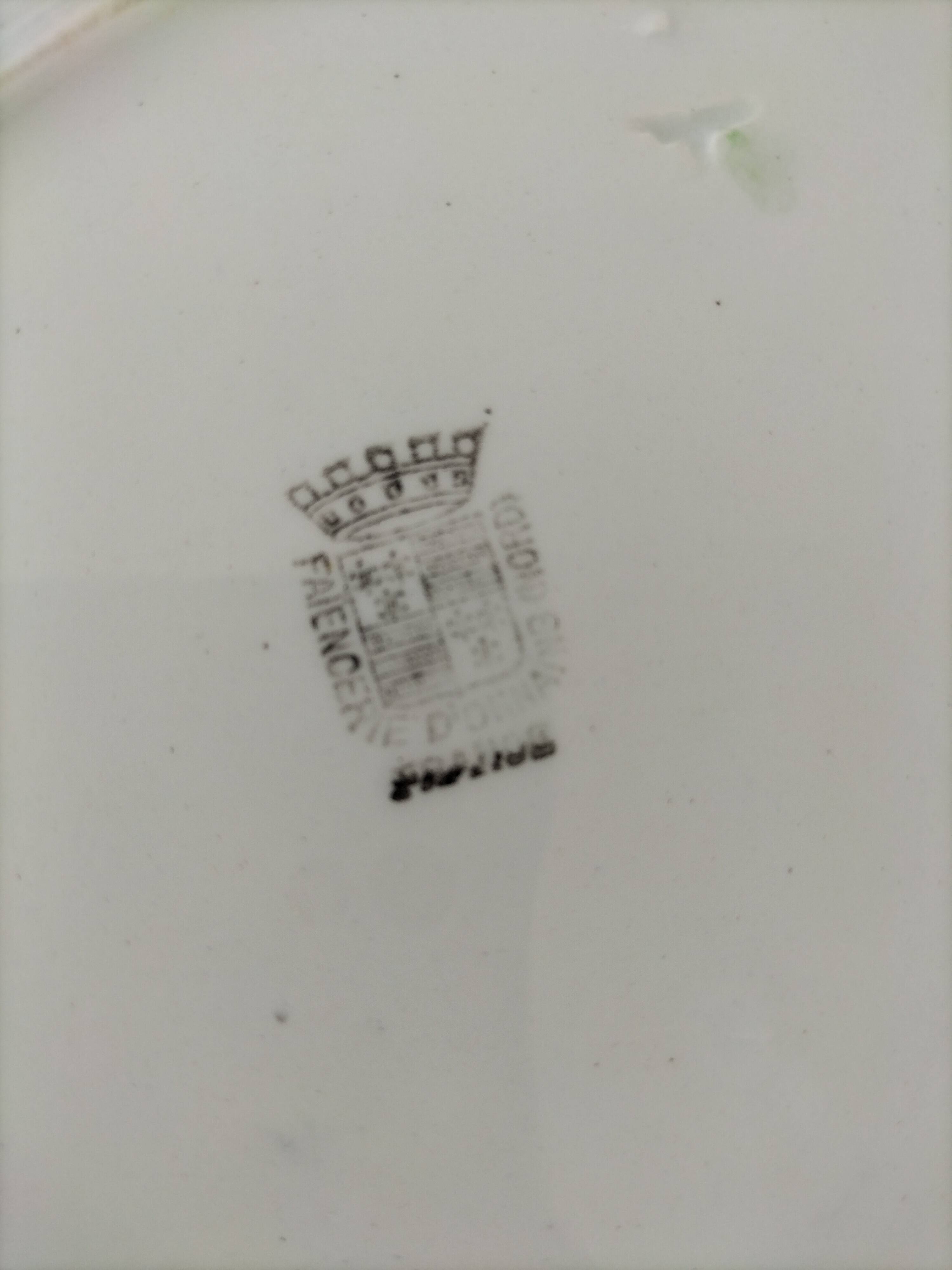 Pair of ironstone plates from Onnaing – blue and red decoration, 19th century