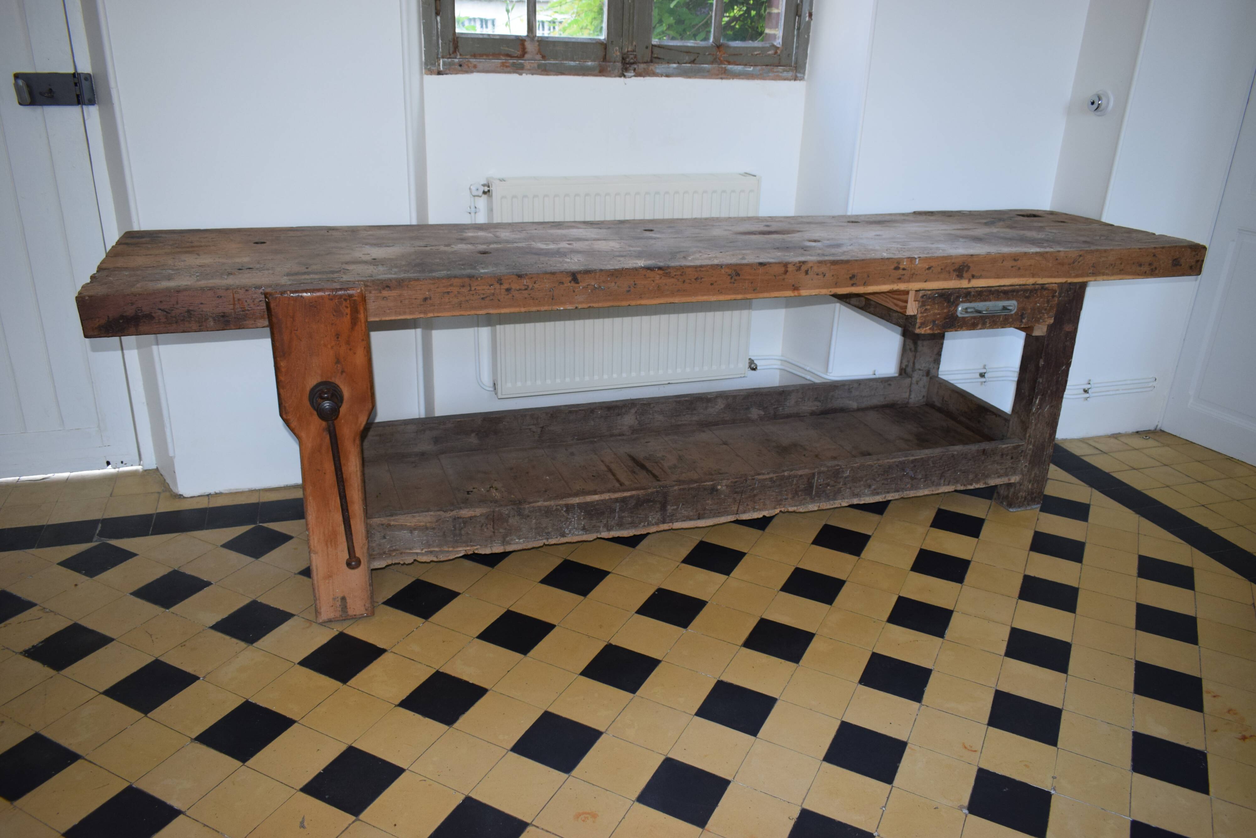 Carpenter's establishment 3 meters