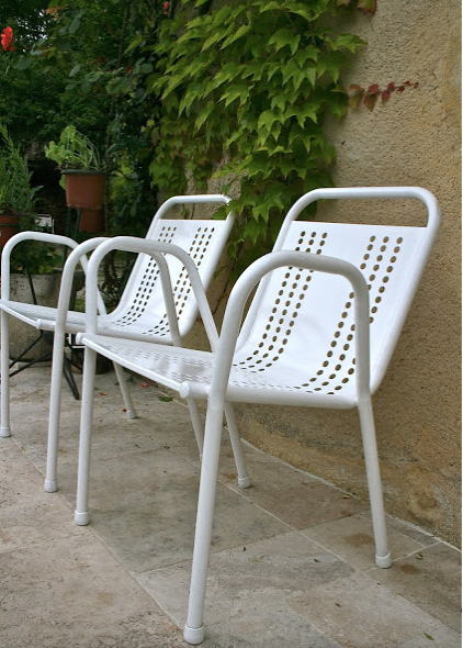 Pair of vintage metal armchairs for the outdoors