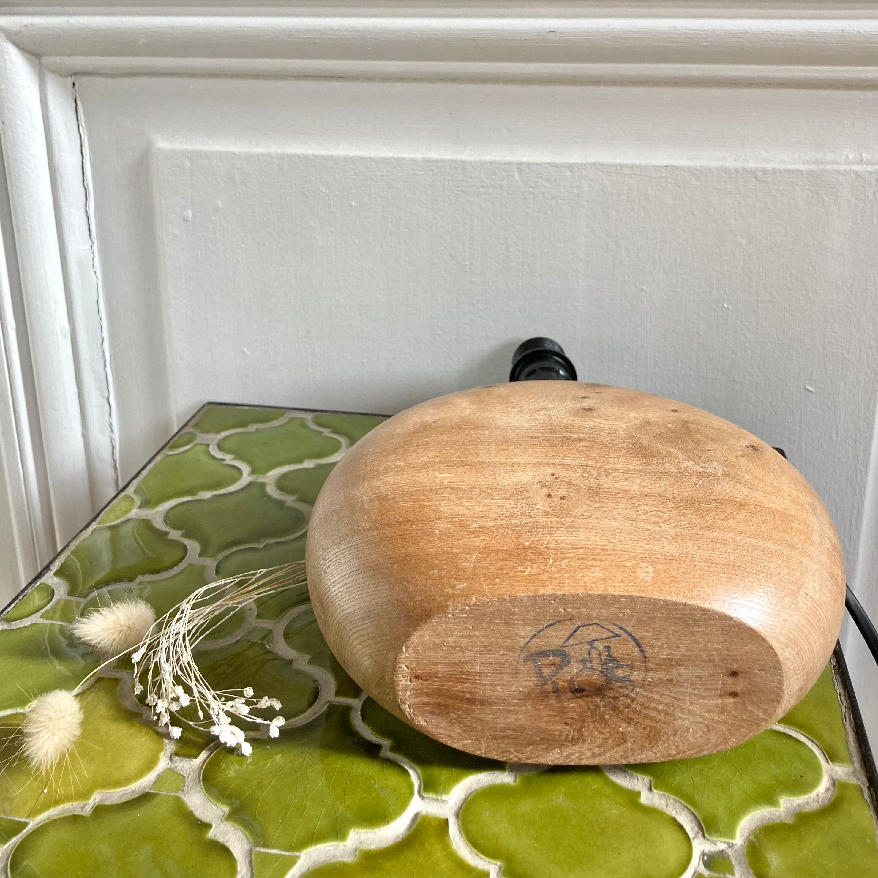 Solid wood ball lamp