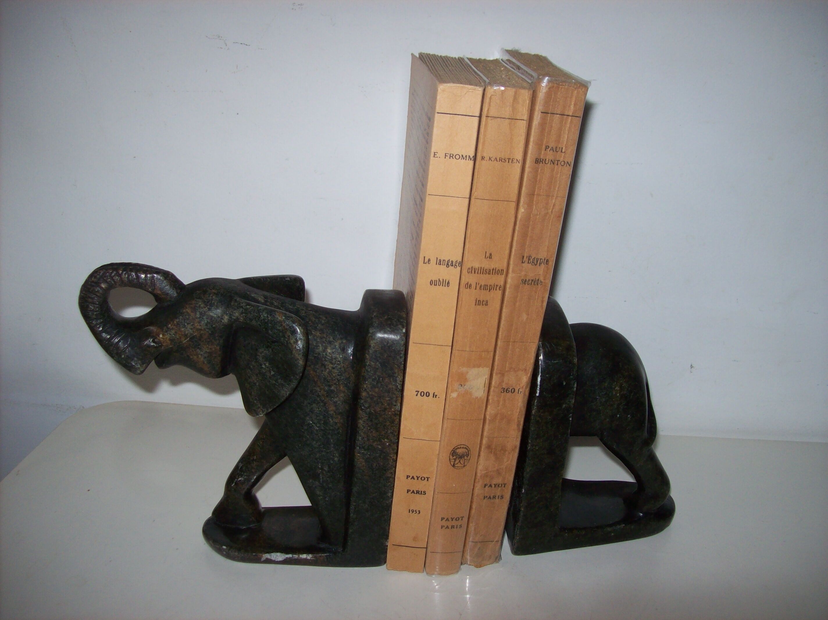 Pair of bookends elephants