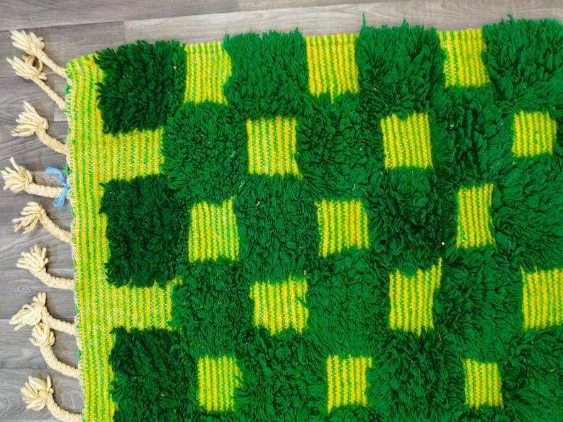 Beni Ourain Berber rug in pure wool, size 150 x 250 cm.