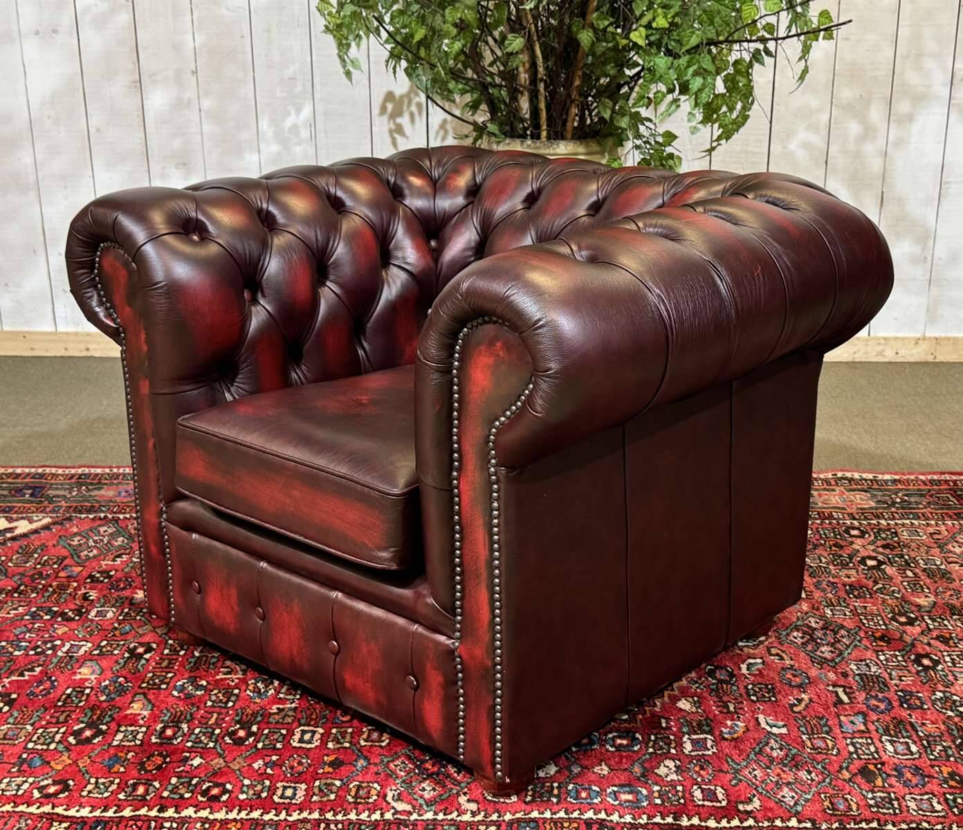 90s red leather Chesterfield armchair