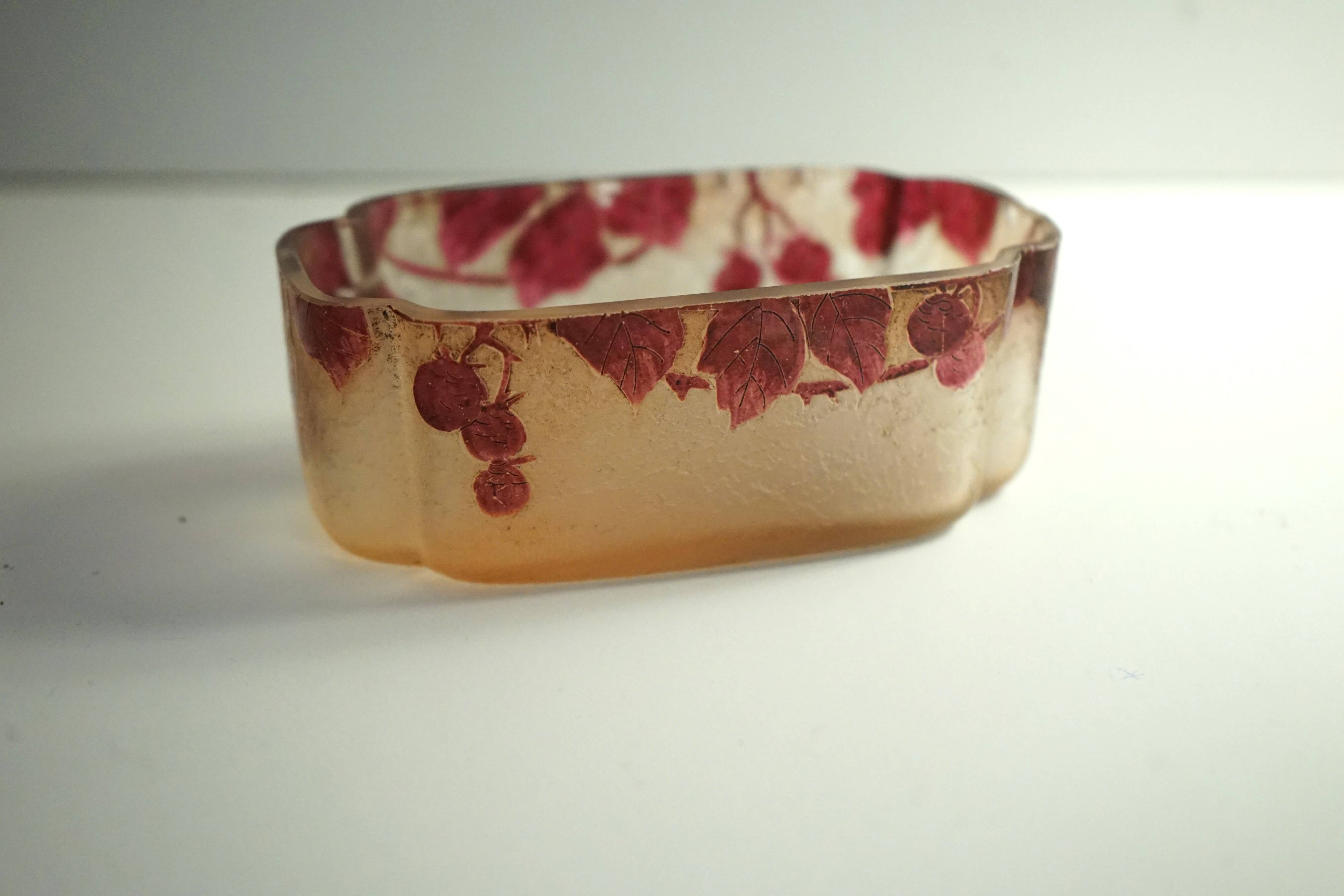 Legras Phoenician series ruby jardinière in multi-layered glass (1900 - 1910)